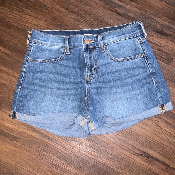 Old Navy cuffed denim‎ blue shorts size 2 - Picture 1 of 3